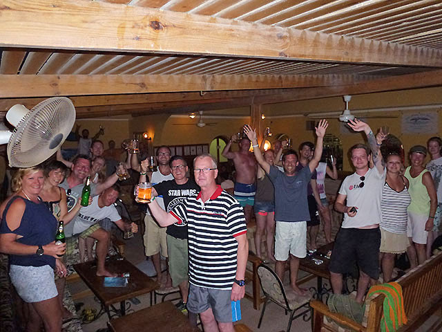 Taucher machen Party