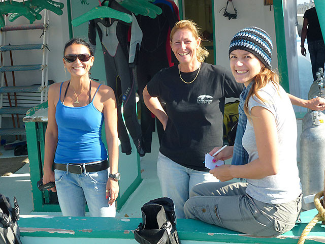 Tauchlehrerinnen auf Tauchboot