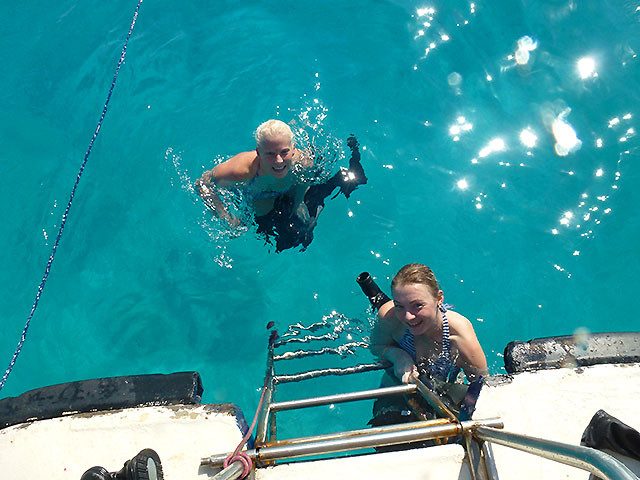 Taucherinnen baden