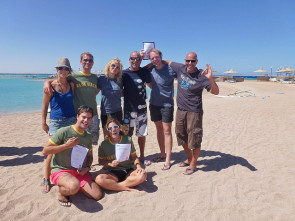 Tauchlehrer mit Urkunde