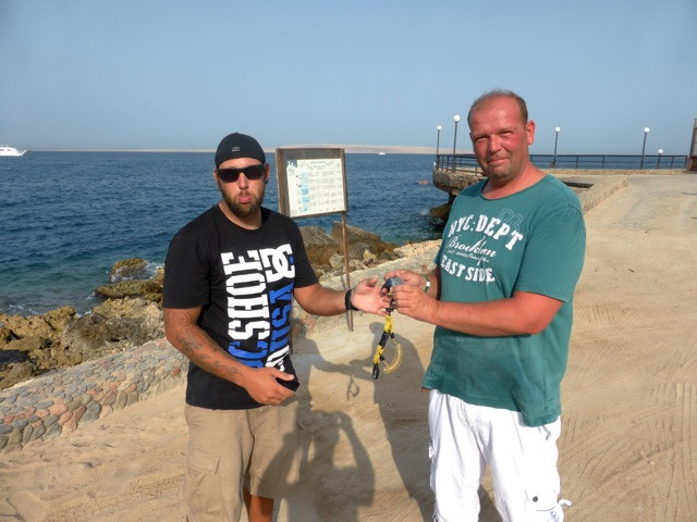 Tauchcomputer-Übergabe