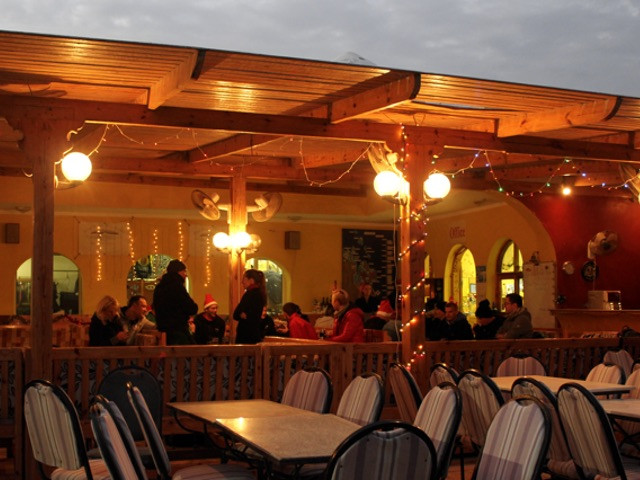 Schmuecken-der-Tauchbasis