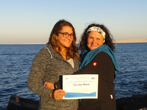 Zwei Frauen vorm Meer